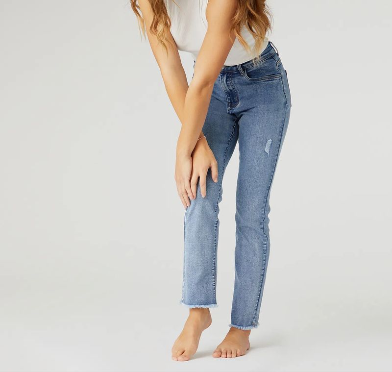 EVERSTRETCH STRAIGHT WITH RAW HEM