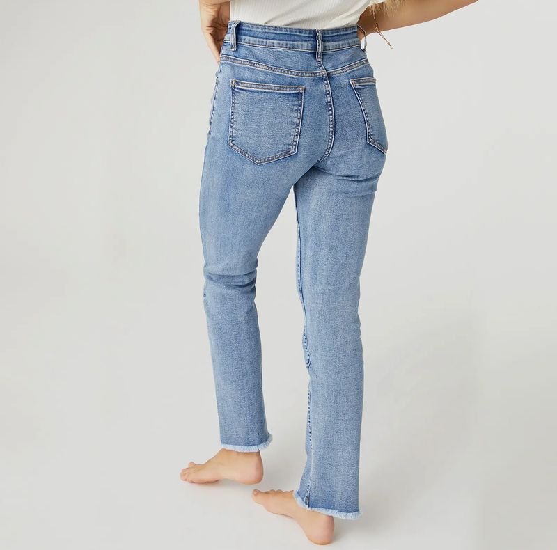 EVERSTRETCH STRAIGHT WITH RAW HEM