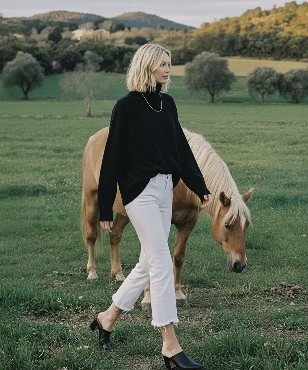 VERVET MID RISE FRAYED HEM CROP STRAIGHT JEAN