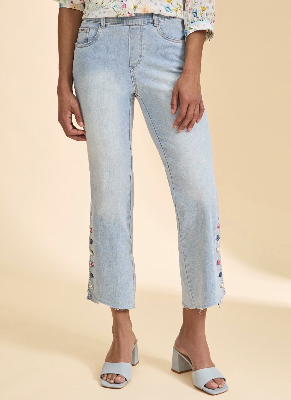 FDJ PULL-ON BOOT CROP W/ BUTTON DETAIL