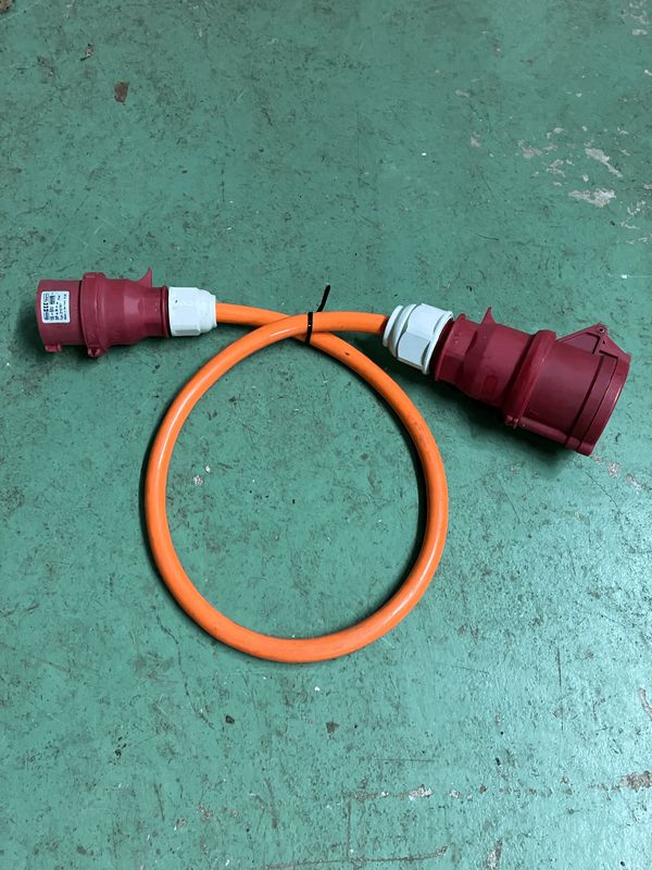 Übergangskabel CEE 16 auf 32 400V 1m
