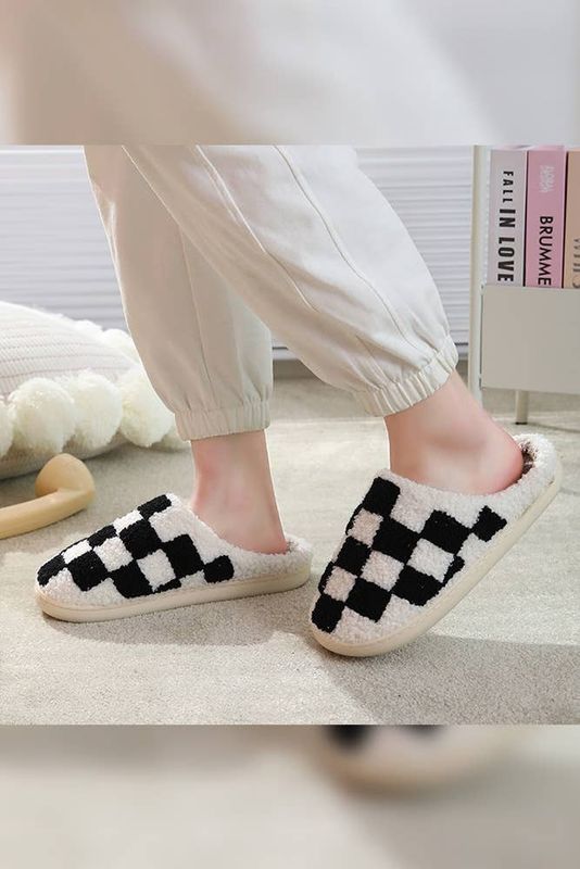 Black/White Checked Knit Fluffy Slippers MMD006