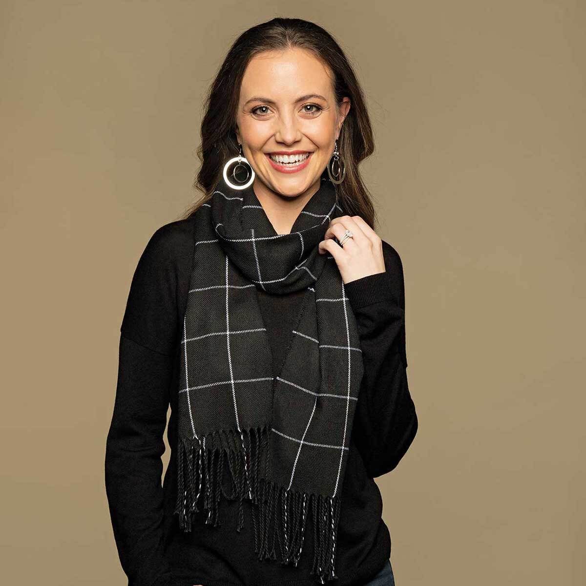 Trezo Women&#39;s Black and White Plaid Scarf 13x68