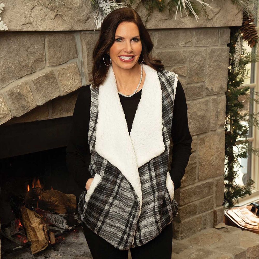 Trezo Women&#39;s Grey and Black Plaid Fleece Vest with Pockets