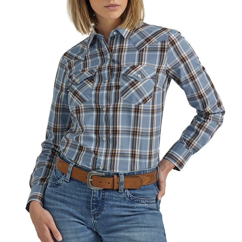 Wrangler Women&#39;s Essential Long Sleeve Plaid Western Snap Ocean Shirt