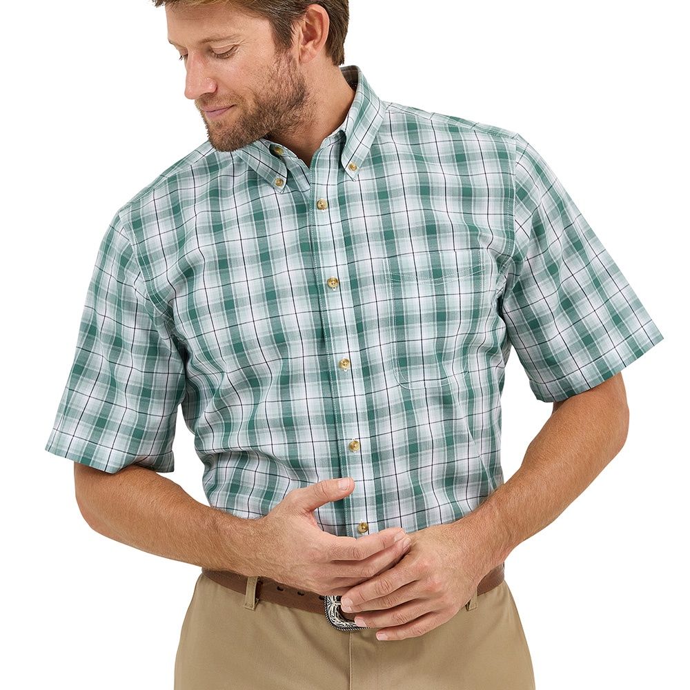 Wrangler Men&#39;s Riata Short Sleeve Green Plaid Shirt, Size: Medium