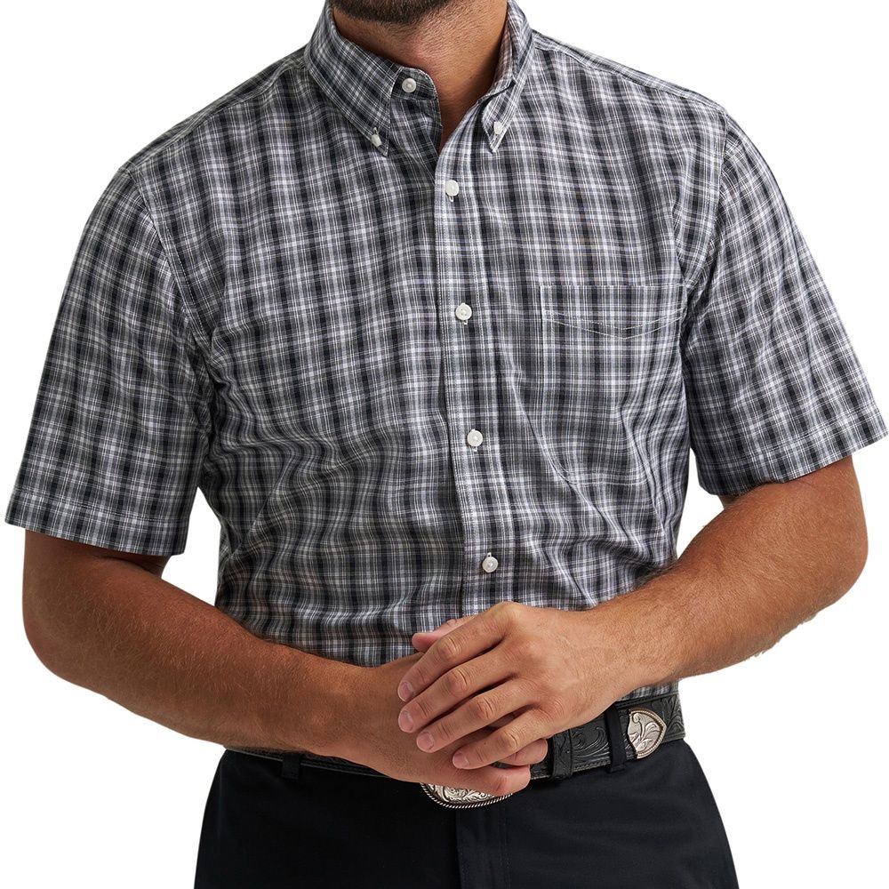 Wrangler men’s Riata black plaid short sleeve shirt front view