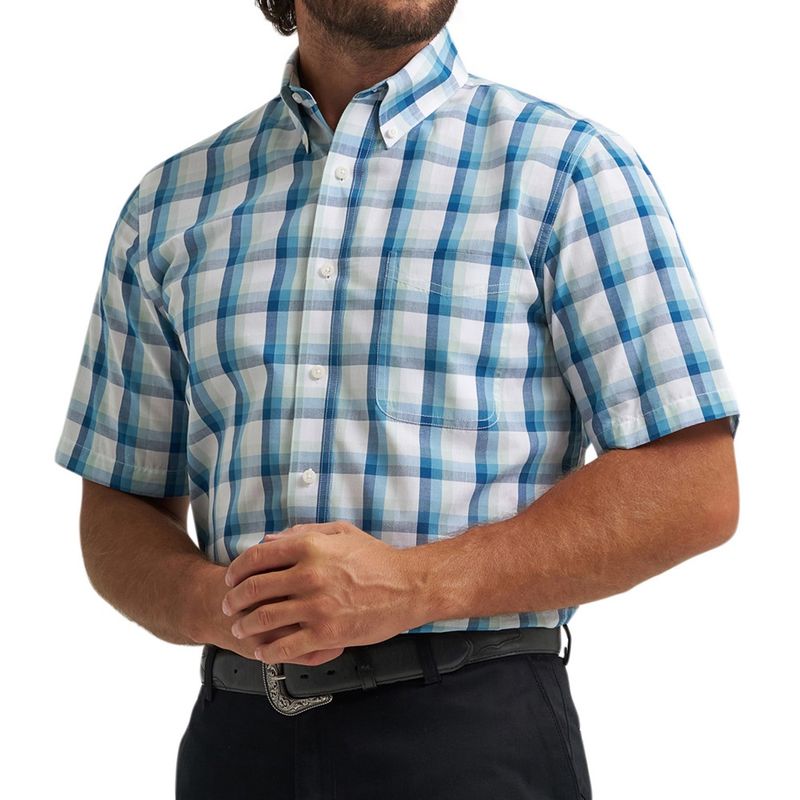 Wrangler men’s Riata blue plaid short sleeve shirt front view