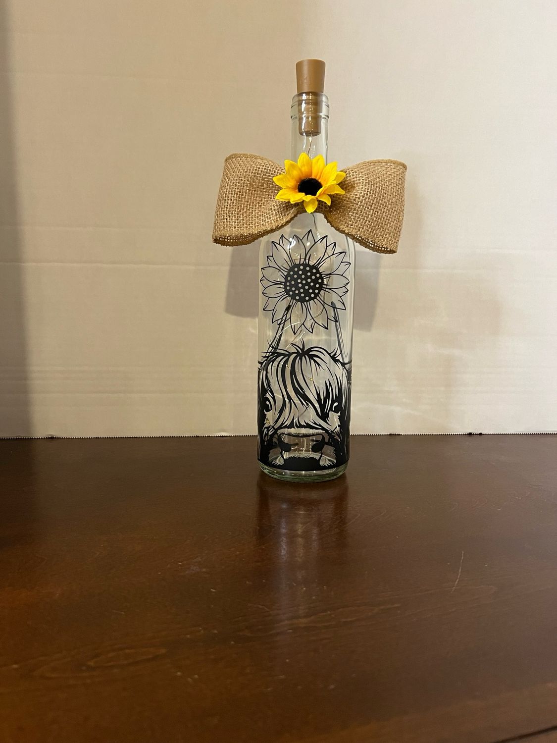 Highland Cow Wine Light