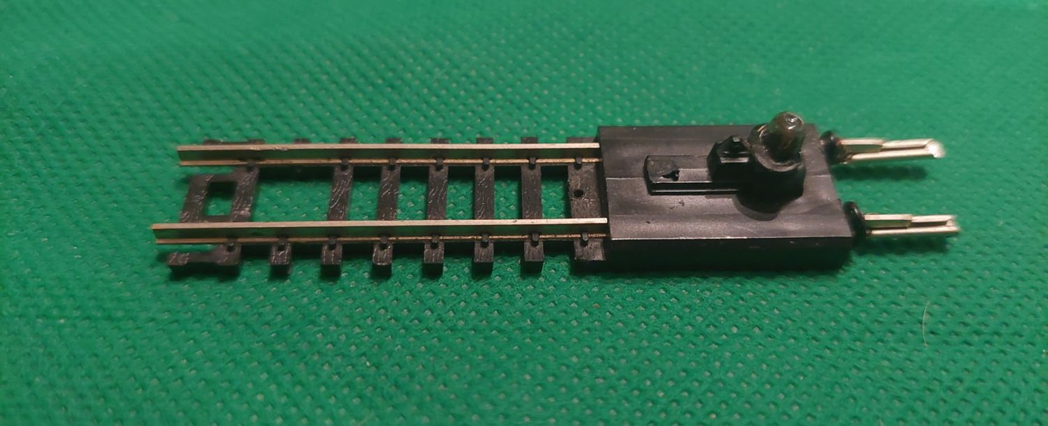 Atlas  N Scale Train Stops Lighted Requires bulb