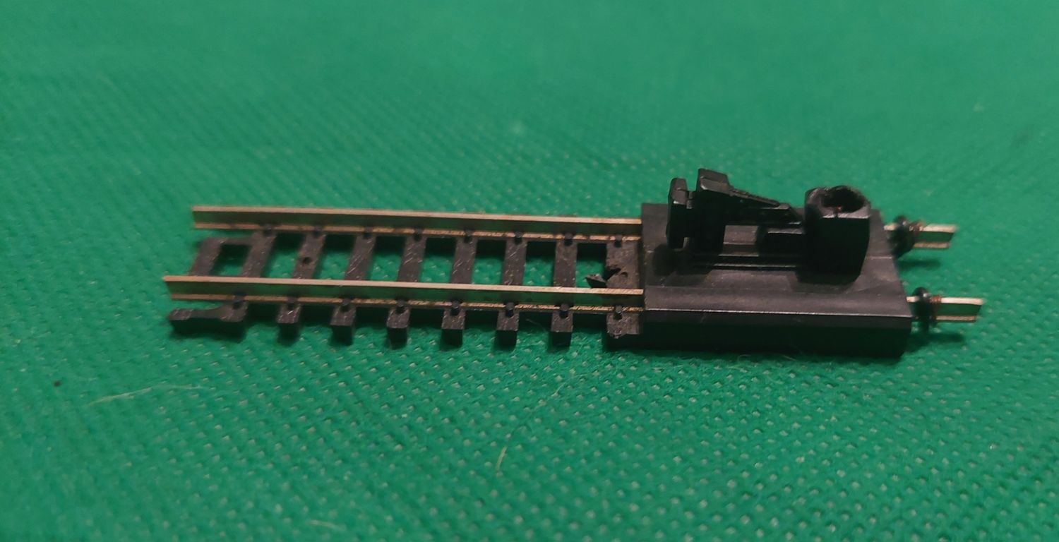 Atlas  N Scale Train Stops Lighted Requires bulb