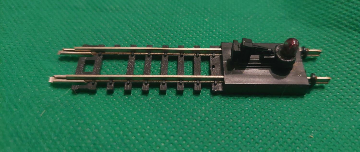 Atlas  N Scale Train Stops Lighted