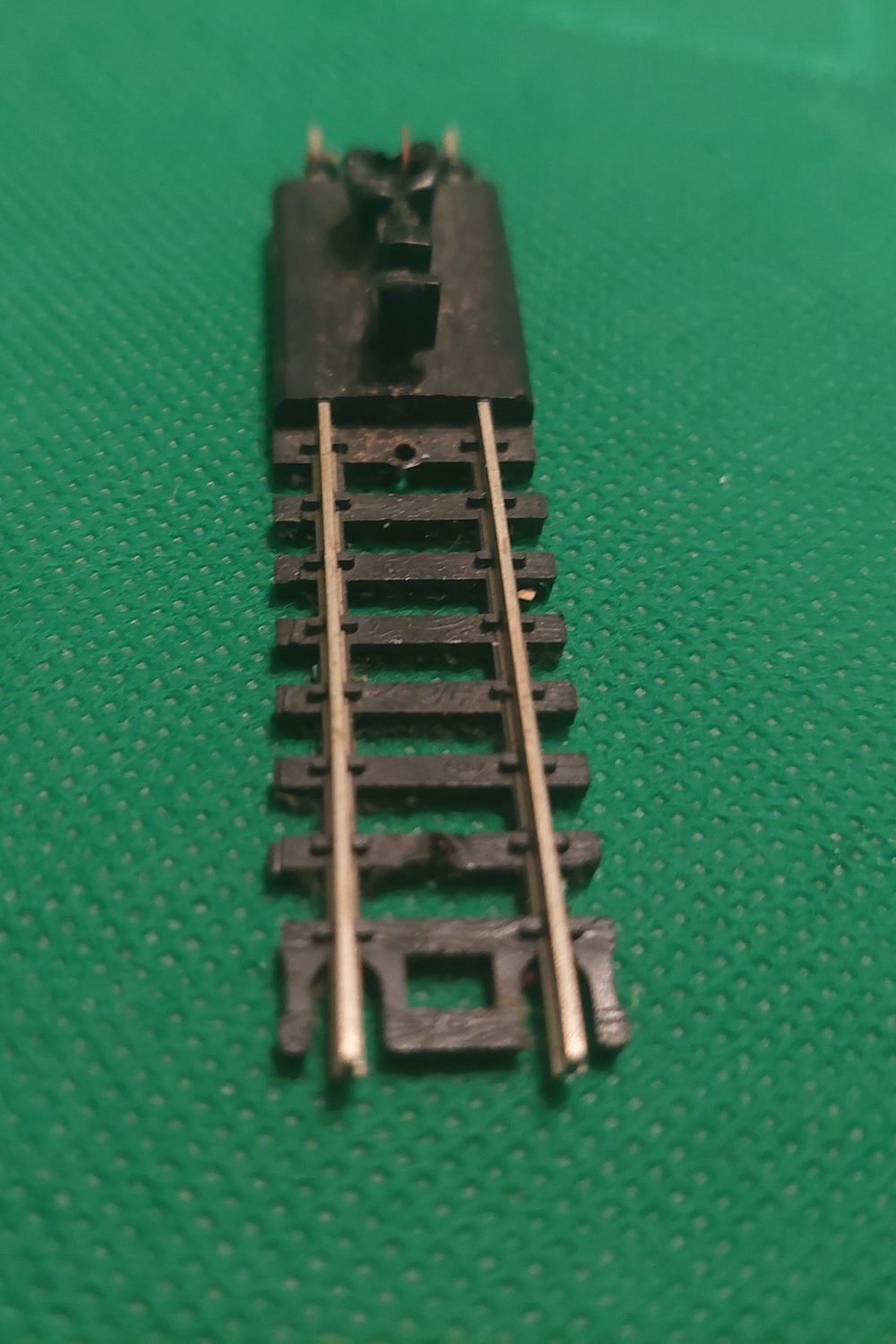 Atlas  N Scale Train Stops Lighted with missing bulb