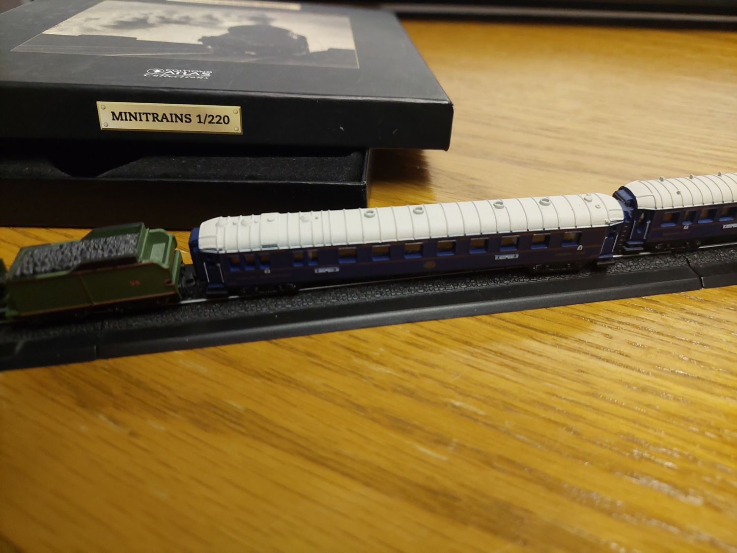 Minitrains 1/200 Scale Train – Atlas Editions / Planeta DeAgostini (Blue) – No. 113A31001