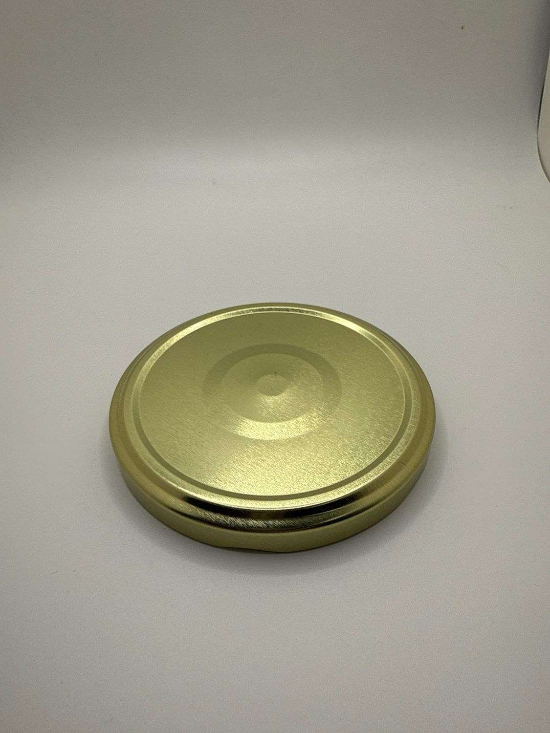 Metal-W/Button-Lug Cap Gold 82 mm