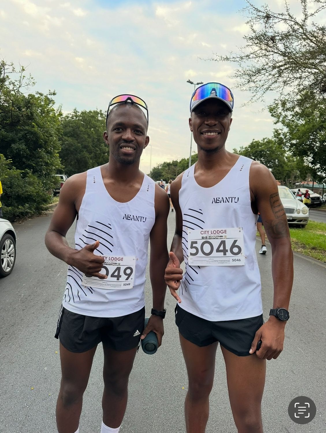 Abantu White Elite Vest