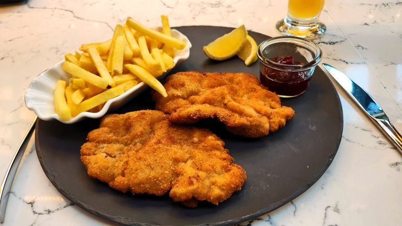 Milanese di pollo con patatine fritte