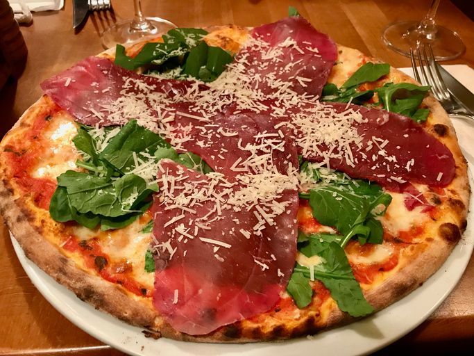 Bresaola (pomodoro, mozzarella, bresaola, rucola, grana)