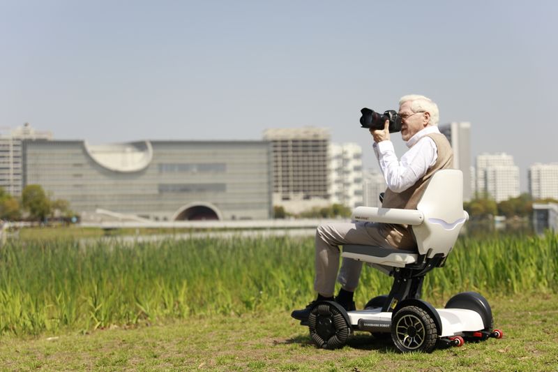 elektrischer intelligenter Rollstuhl Robooter X40 faltbar mit App-Steuerung