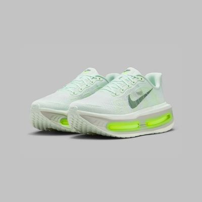 Nike Vomero Premium Includes - Barely Volt