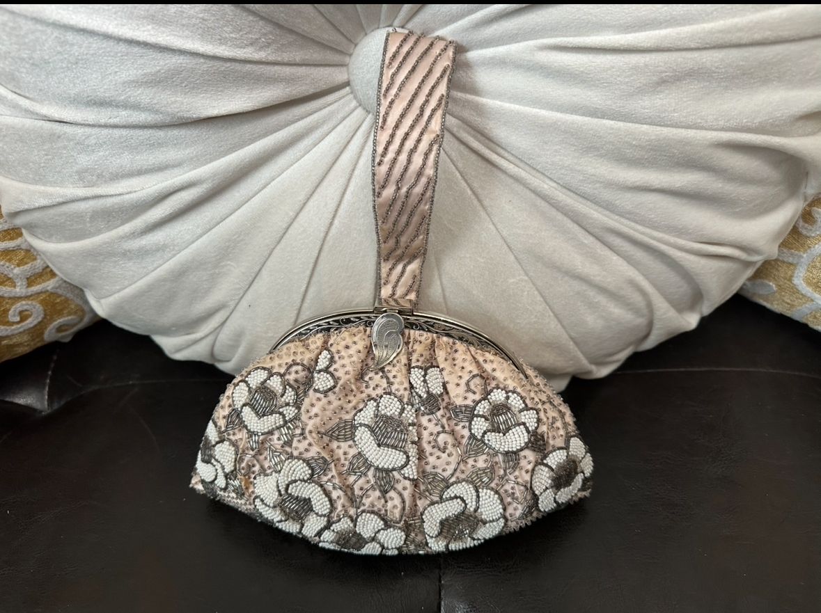 Floral bouquet clutch
