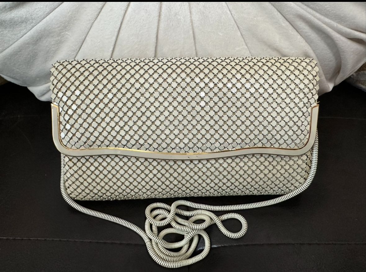 Metal mesh clutch