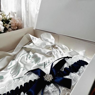Coordinato in Pizzo per Sposa con Box e Giarrettiera