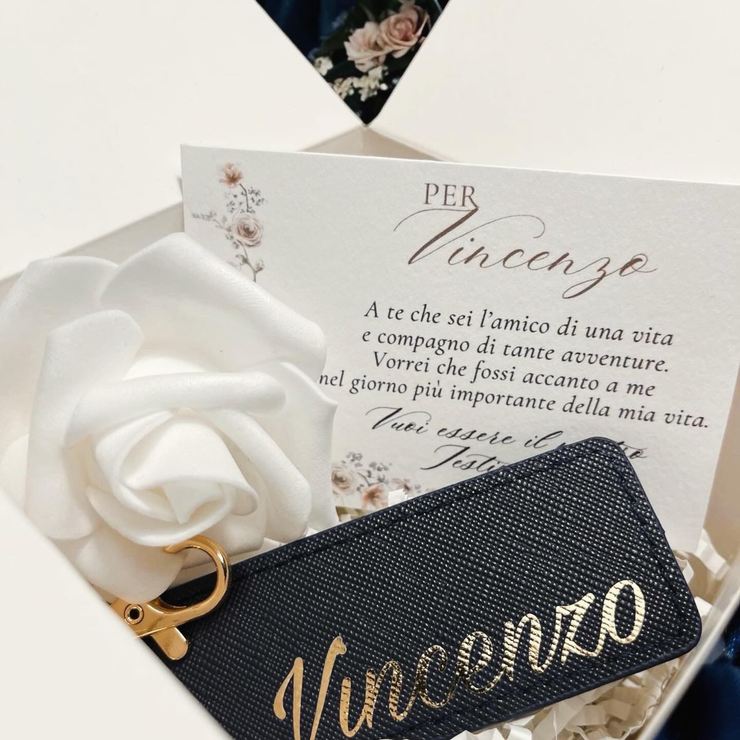 Scatolina uomo 10x10x10 personalizzata con portachiavi similpelle texture Saffiano