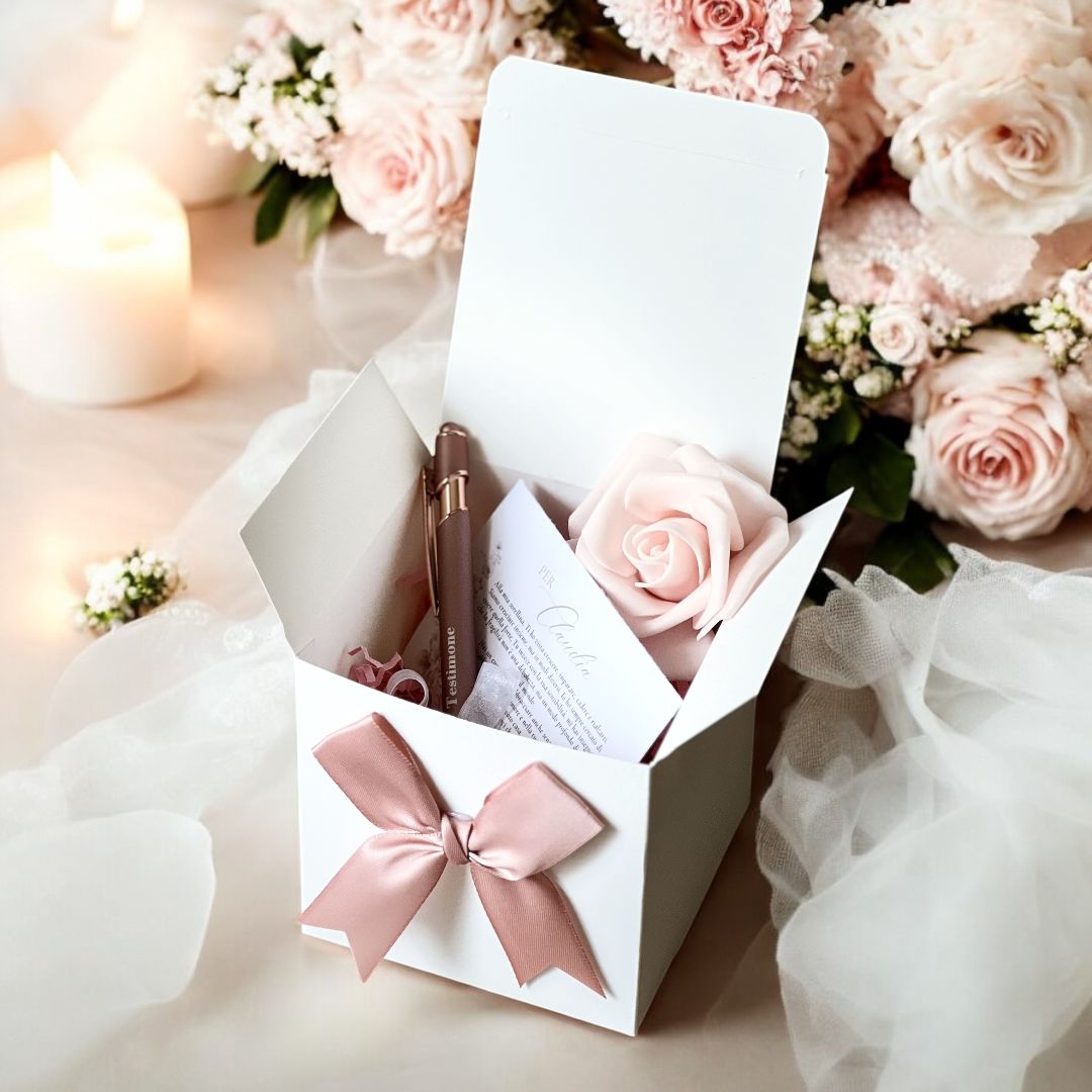 Scatolina regalo piccola 10x10x10 con penna rosa gold – Testimone o Damigella