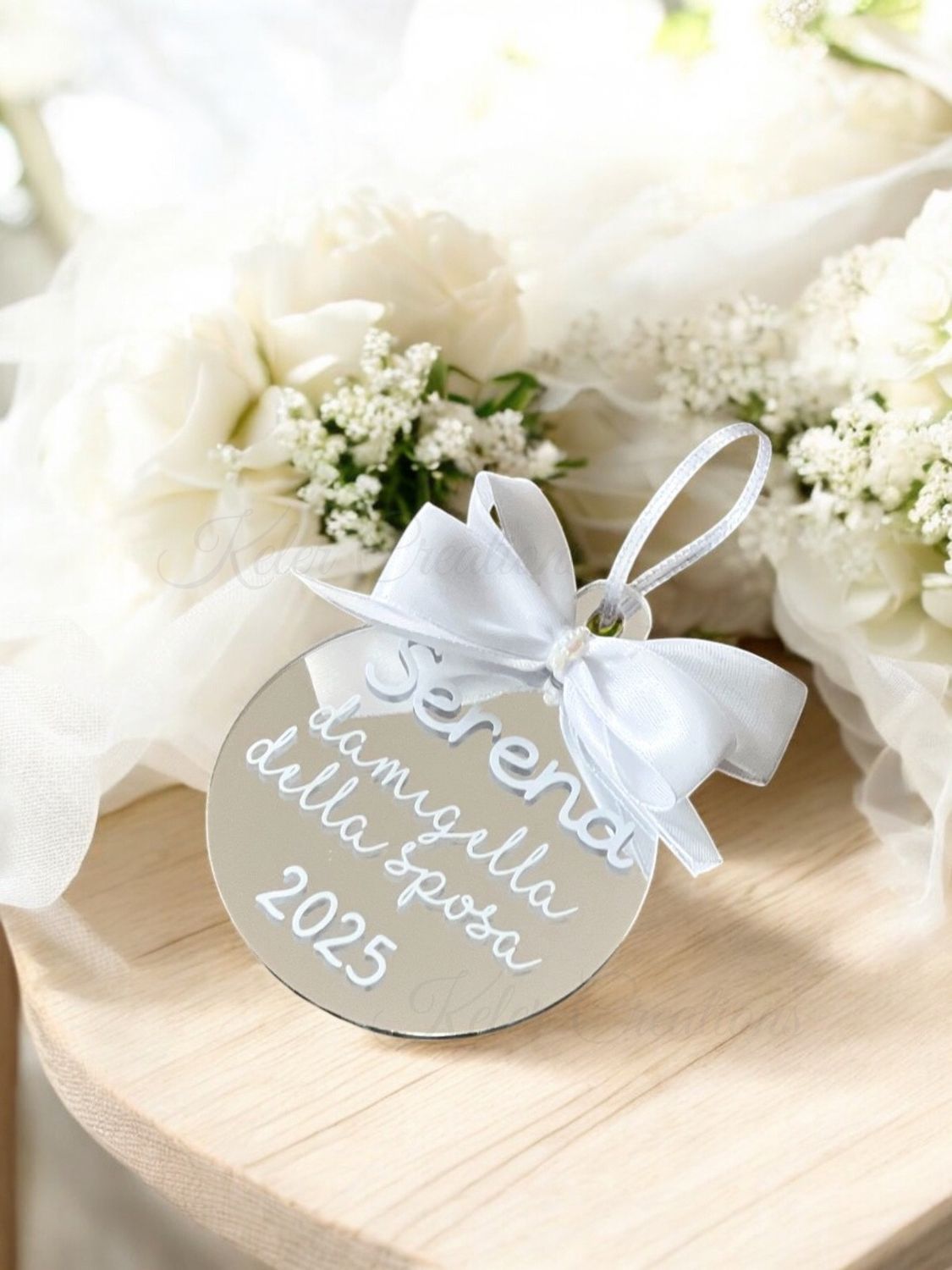 Pallina personalizzata Damigella della Sposa – plexiglas specchiato 8 cm con fiocco e perline