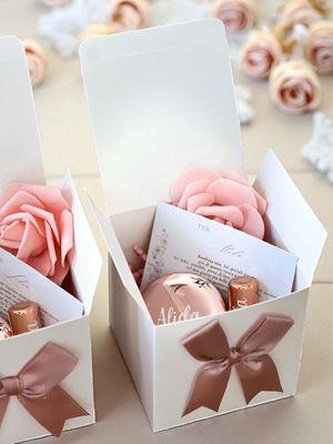 Scatolina regalo con balsamo labbra e specchietto personalizzati + biglietto dedica