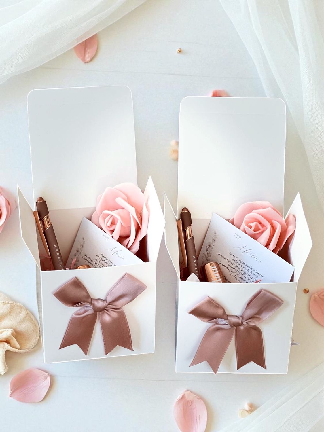 Scatolina Regalo Personalizzata per Damigella o Testimone con Penna e Balsamo labbra alla vaniglia