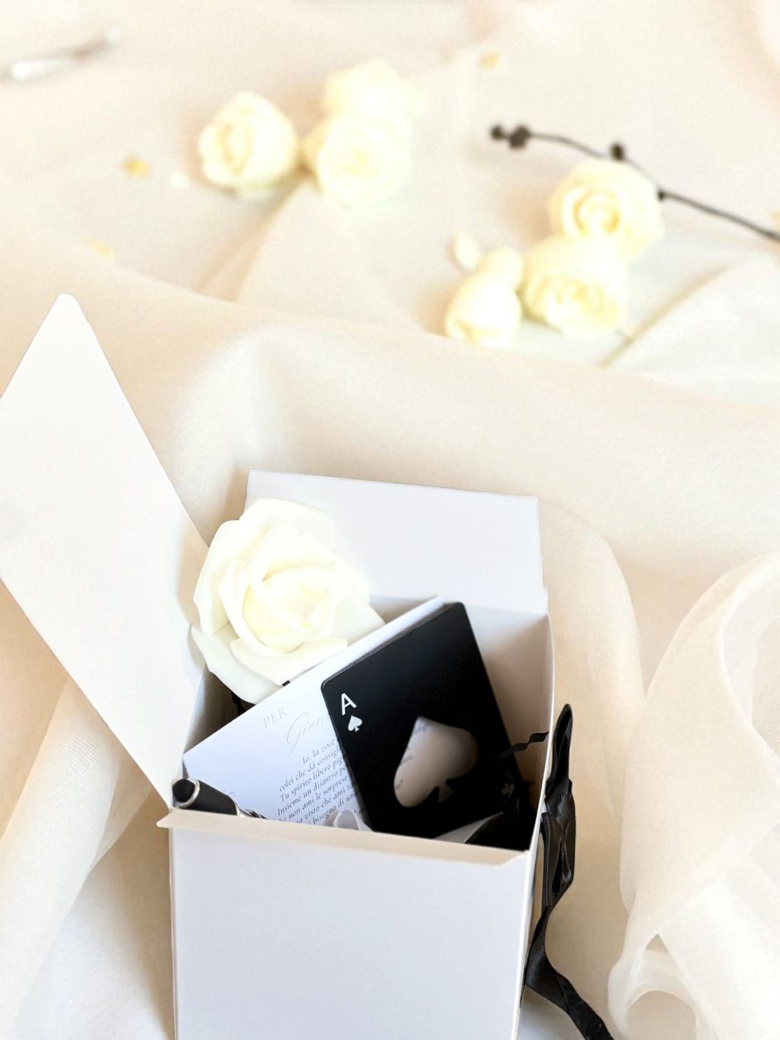 Scatolina Regalo Testimone con Penna Personalizzata e Apribottiglie Asso