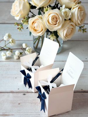 Scatolina Personalizzata “Vuoi essere il mio Testimone?” con Penna e Calzini Blu Navy o Nero