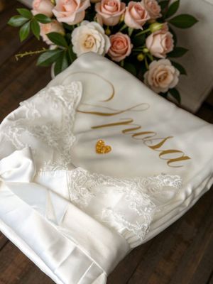 Coordinato sposa — vestaglia e sottoveste personalizzati raso pizzo