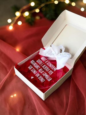 Pallina di Natale in Plexiglass Personalizzata - Vado a stendermi sotto l'albero per ricordare alla famiglia che sono un dono