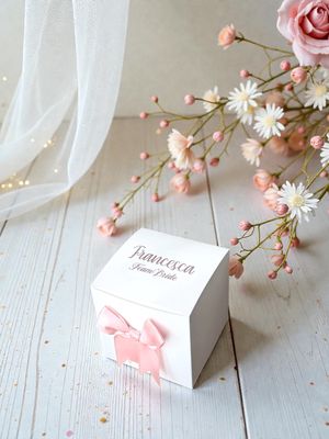 Scatolina Regalo Personalizzata 10x10x10 cm con Nome e Fiocco