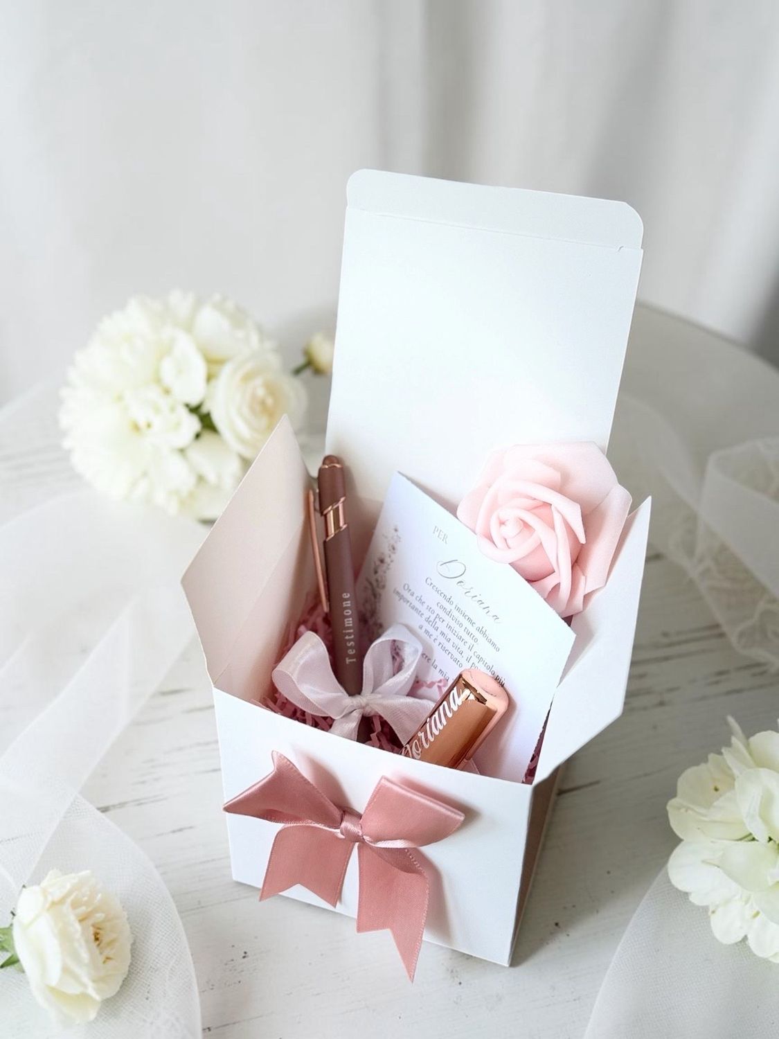 Scatolina regalo per damigella o testimone con penna rose gold e balsamo labbra alla vaniglia SPF15