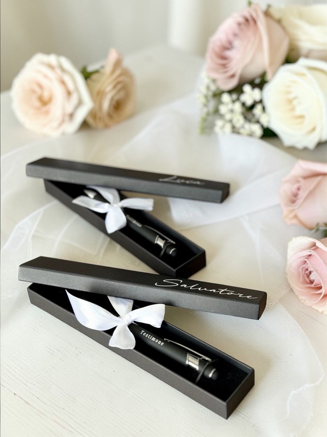 Scatolina Nera Testimone con Penna Incisa