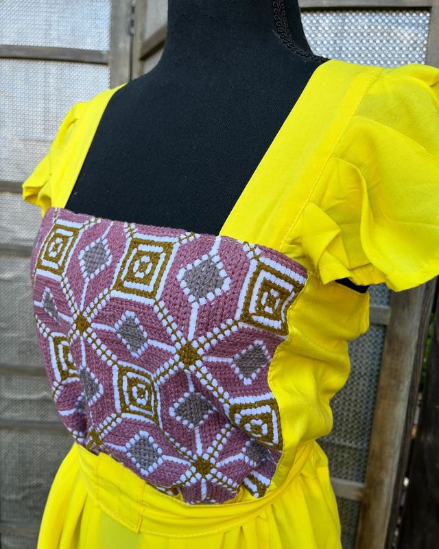 Amarillo (punto de cruz rosa  )