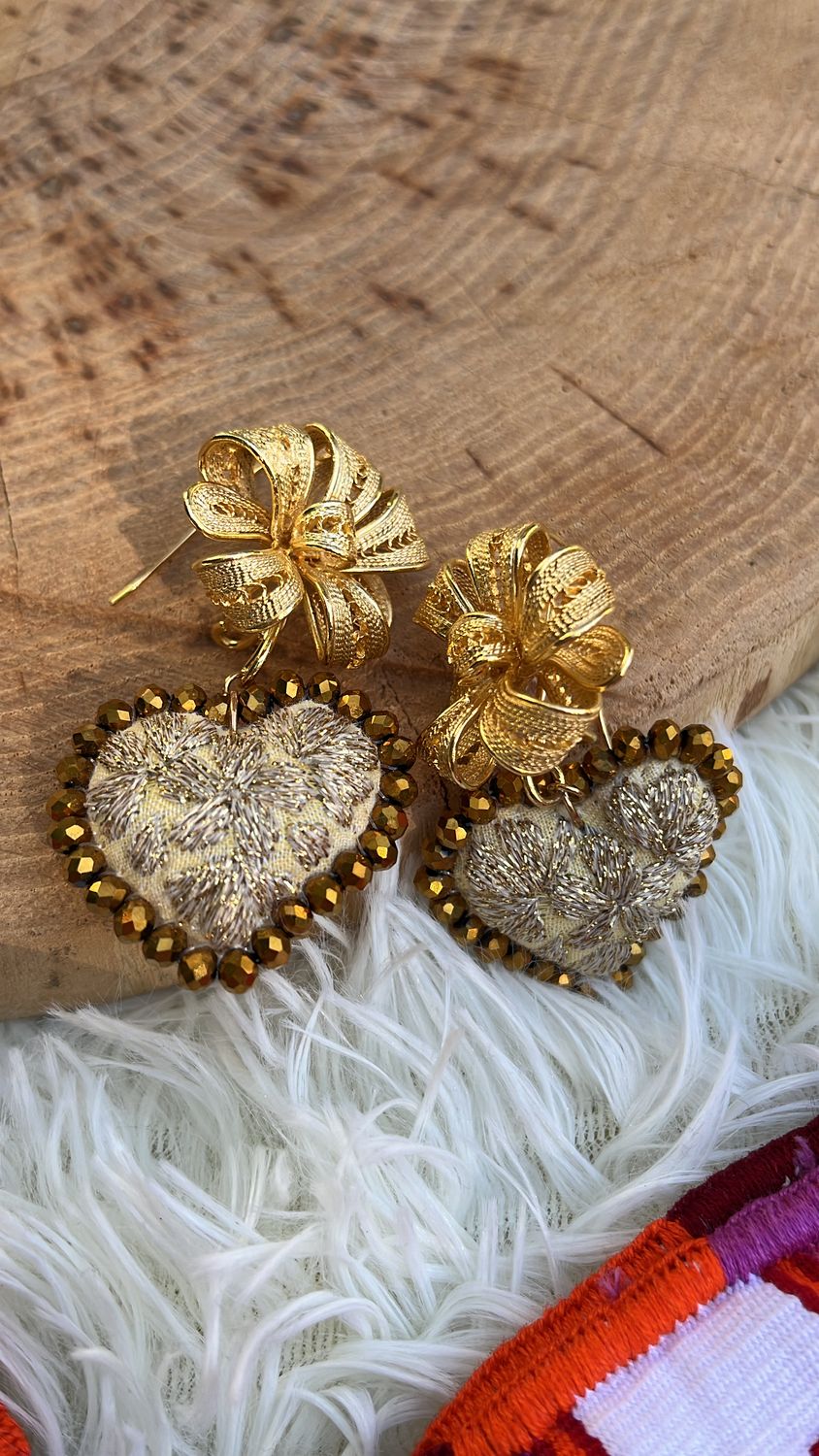 Embroidery Earrings. (Gold)