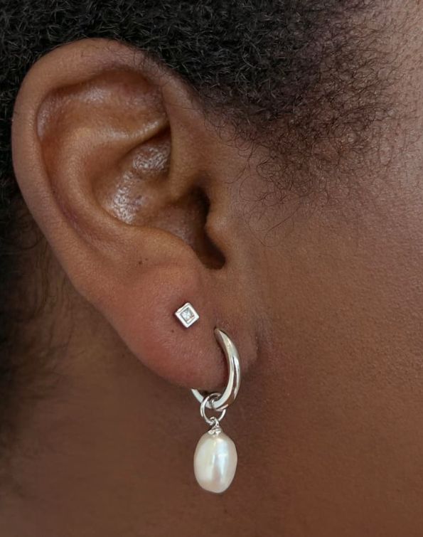 The Willa Pearl Huggie Earrings in White Pearl