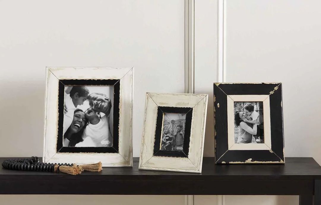 Black Mango Frame With White Center Moulding 5x7