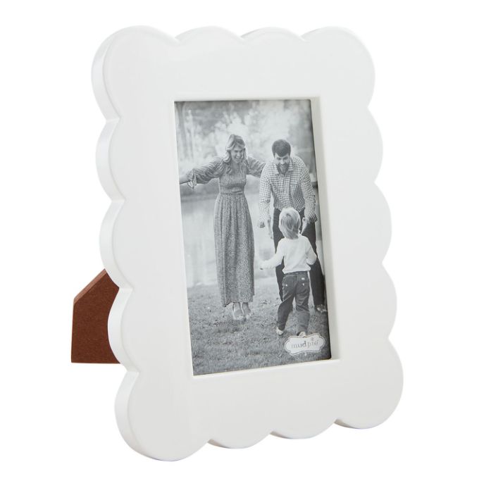 White Scalloped Lacquer Frame, Size: 8x10