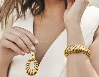 Ferrara Athena Scalloped Hinged Bangle  GOLD