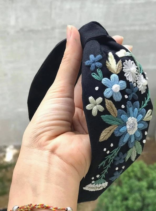 Knotted Floral Embroidered Headband Blue Daisy
