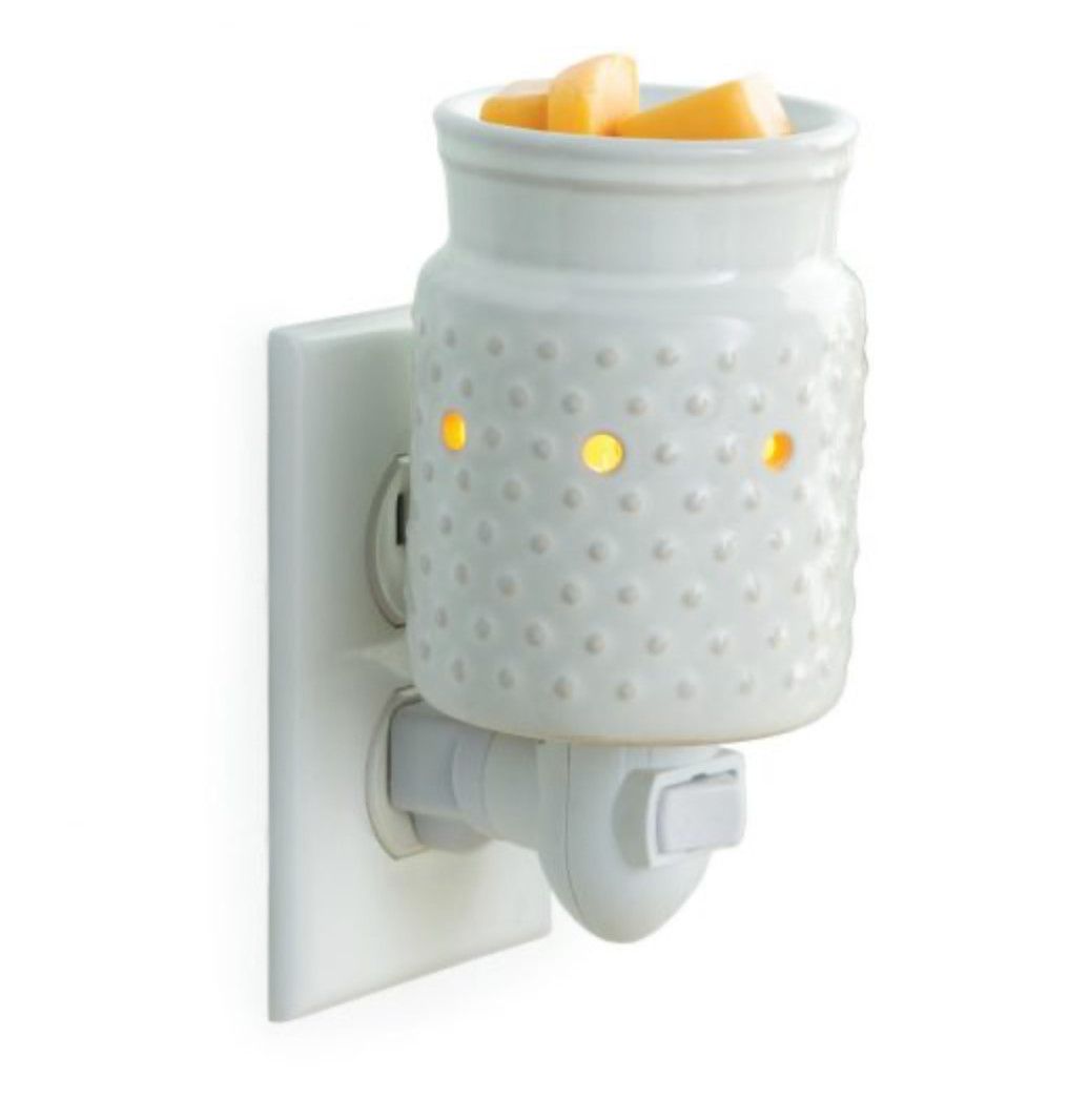 Pluggable Fragrance Warmer White Hobnail