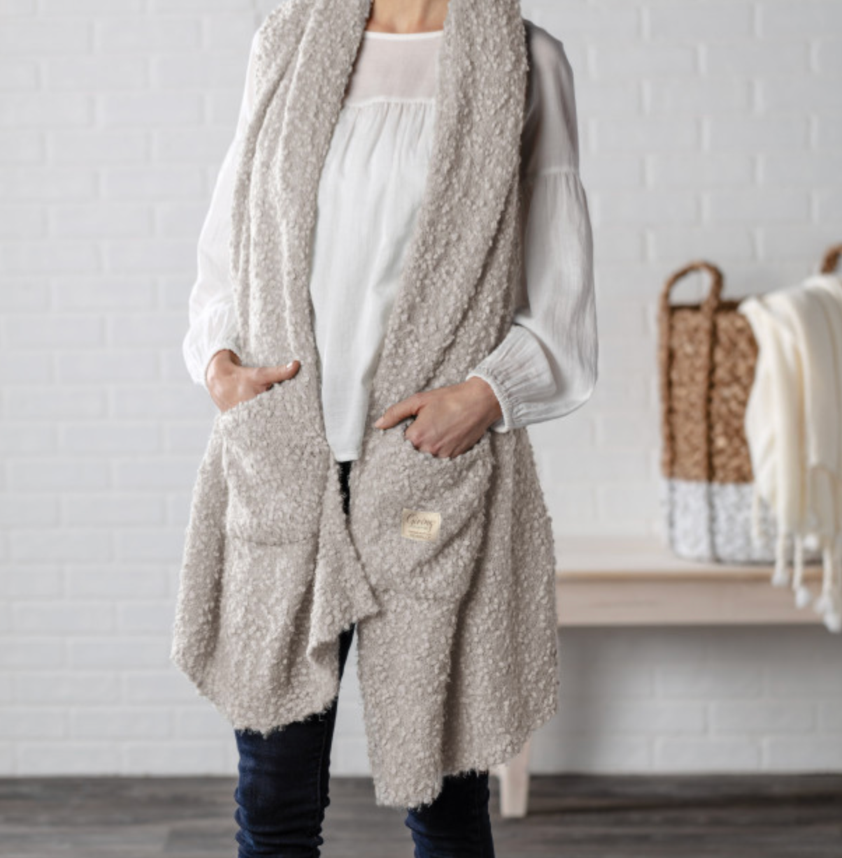 Giving Shawl Taupe