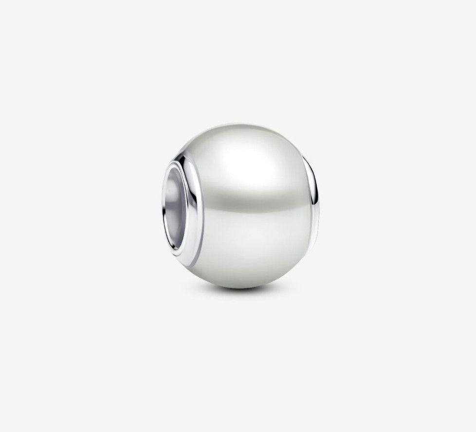 PANDORA™ White Charm with Lacquered Artificial Pearl