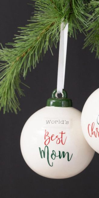 World&#39;s Best Mom Ball Ornament